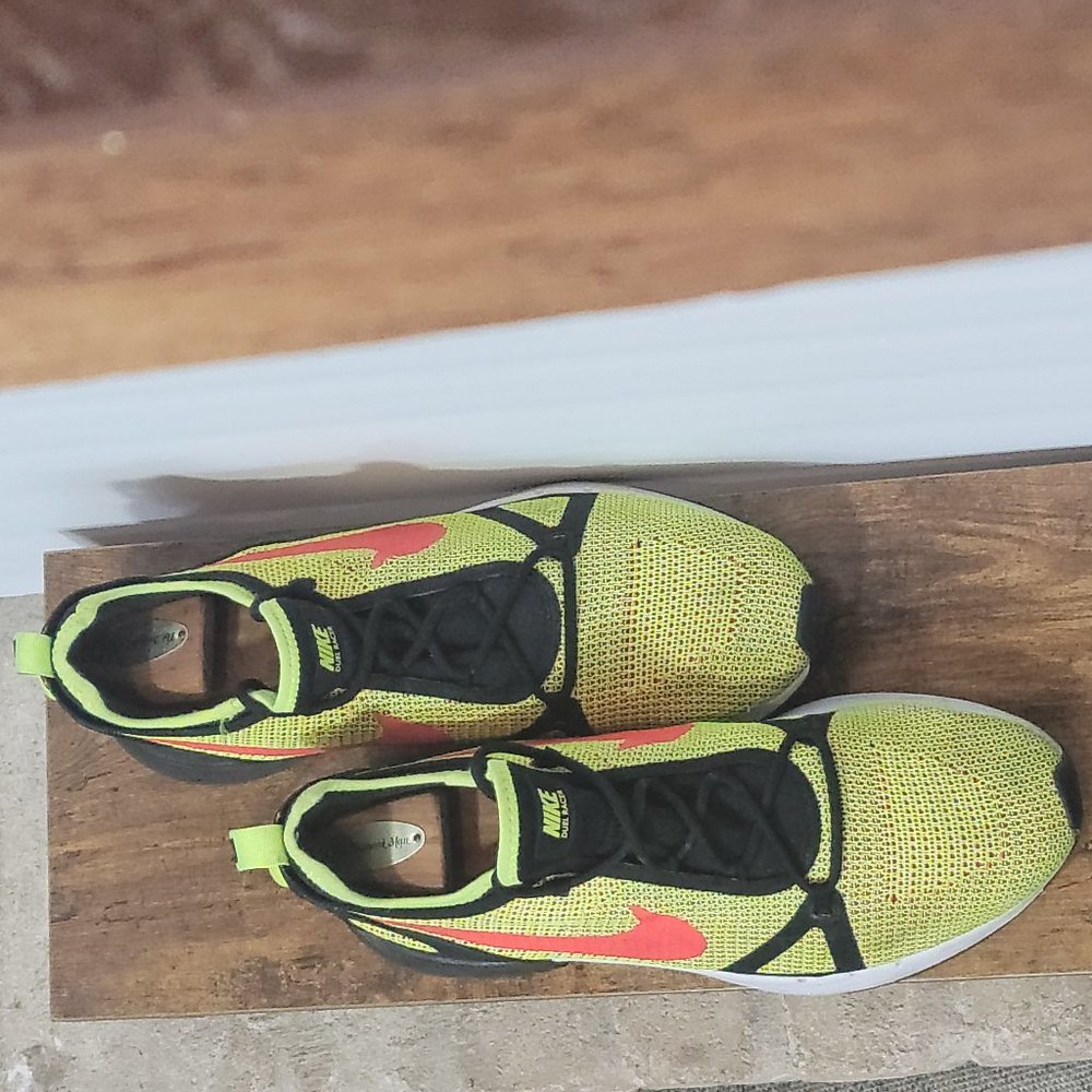 NIKE - Picture 3 of 6